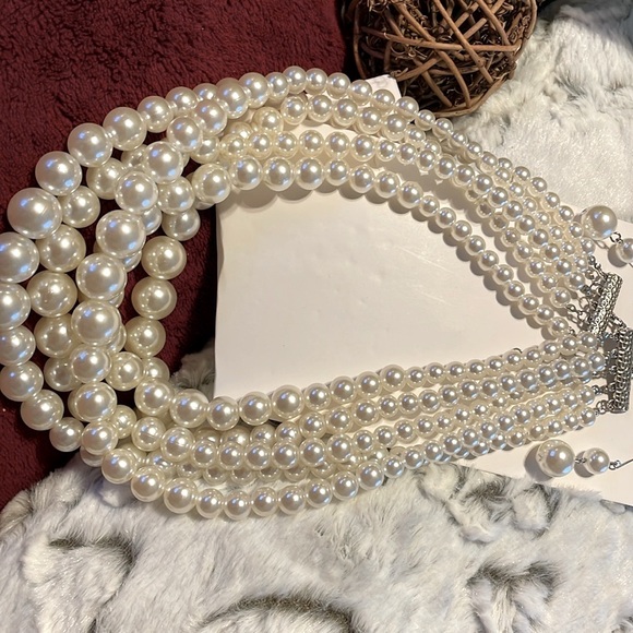 🤍 NWT KOSMOS-Large Multi Layer High Fashion Pearl Strand & Earrings Jewelry Set - Picture 4 of 7